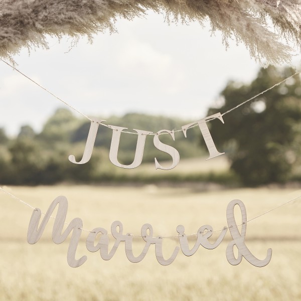 1 Bunting - Just Married - Wooden